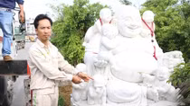 Cẩu trộm tượng đá Phật Di Lặc mang về nhà để thờ