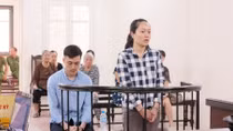 Người đàn bà bị rủ rê chiếm đoạt hàng chục ngàn USD