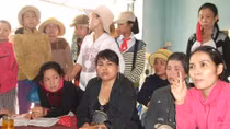 Nhiều tiểu thương miền Trung khốn đốn vì vỡ hụi