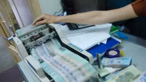 Cân nhắc quy định phong tỏa tài khoản khi phát hiện chuyển nhầm