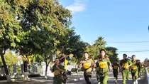 Sôi nổi Giải chạy vũ trang - việt dã và bóng bàn của Công an tỉnh Quảng Nam