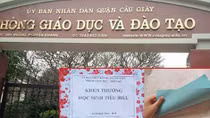 Phòng Giáo dục xin lỗi vụ học sinh tiêu biểu được tặng gói quà rỗng