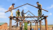 “Bốn cùng” với nhân dân