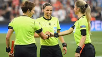 Nữ trọng tài đầu tiên điều khiển Cup UEFA