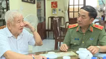Thứ trưởng Trần Quốc Tỏ thăm các đồng chí nguyên lãnh đạo Bộ Công an