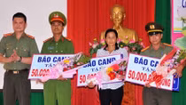 Mang yêu thương về với “Đất sen hồng”
