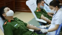 Những “trái tim hồng” mang sắc áo Công an