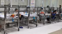Nhiều bệnh nhi chuyển từ Bắc Ninh lên vẫn trong tình trạng nguy kịch
