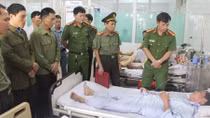 Ngăn chặn kẻ côn đồ, một Công an xã bị thương