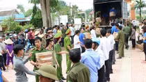 Đến với nhân dân vùng lũ Hương Khê