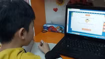 Nhà trường không thu tiền của phụ huynh, học sinh khi học online