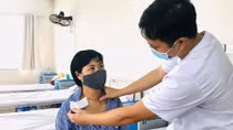 Một phụ nữ có hoàn cảnh khó khăn được phẫu thuật bướu giáp miễn phí
