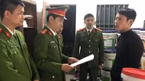 Cho “ra lò” hàng trăm thùng sơn “có tiếng” từ phòng trọ