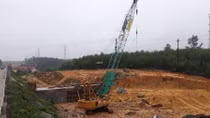 Cao tốc Cam Lộ - La Sơn chậm tiến độ do thiếu đất san lấp