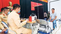 Về thôn xóm, trường học cấp căn cước công dân gắn chíp điện tử