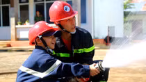 Sôi nổi chương trình trải nghiệm “Một ngày làm lính cứu hỏa”