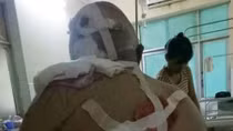 Nam thanh niên bị vây chém sau khi can ngăn xô xát tại quán nhậu (?)