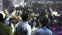 Khó xử lý quán bar “chui", vì sao?
