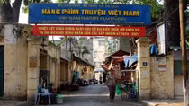 Nghệ sĩ lại bức xúc về việc cổ phần hóa Hãng phim Truyện VN: Bộ VH,TT&DL nói gì?