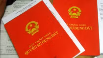 Cán bộ địa chính 13 năm “quên” phát sổ đỏ cho dân