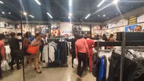 Giá giảm “sốc”, nhiều người thất vọng trong ngày Black Friday
