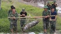 Đào ao được bom 2,5 tạ