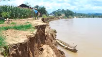 Vì “cát tặc”, người dân đành phải bán đất