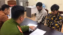 Lên mạng tìm mối để buôn pháo nổ