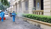 Công an Hà Nam phun thuốc khử khuẩn tại các trụ sở, đơn vị làm việc