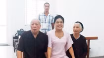 Khởi tố vụ án khai tử bố mẹ chồng đang sống để sang tên “sổ đỏ”