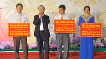 Thường trực Ban Bí thư Trần Quốc Vượng thăm các trường vùng cao đặc biệt khó khăn ở Yên Bái