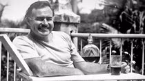 Có phải nhà văn Hemingway chết vì hoang tưởng?