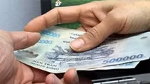 Bắt giám đốc và 4 nhân viên đòi "hoa hồng" của doanh nghiệp