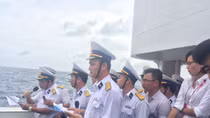 Giây phút thiêng liêng giữa biển trời Tổ quốc