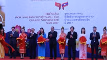 Khai mạc "Triển lãm sách, ảnh, báo chí Việt Nam - Lào qua góc nhìn báo chí"