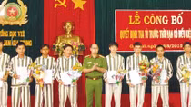 Người giám thị ở trại giam hai lần nhận danh hiệu anh hùng