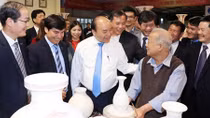 Tôn vinh, phát huy những “bàn tay vàng” của nghề gốm Chu Đậu