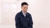 Thủ kho “độn” gạch vào hàng nghìn thùng sữa