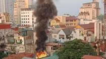 Khống chế vụ cháy lớn trên phố Đặng Dung