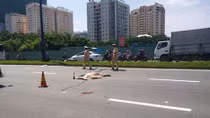 Tử vong sau khi tông vào dải phân cách văng sang làn ôtô