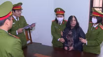 Tạm giam “lão bà” chuyên lừa xin việc