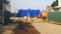 Doanh nghiệp méo mặt vì người dân lấp cổng, ngăn không cho hoạt động 