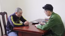 Khởi tố kẻ dùng dao quắm chém... máy xúc