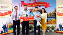 Bay hạng thương gia, nhận voucher mua sắm tại HDBank