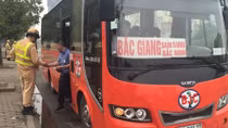Hà Nội đang bất lực với xe khách trá hình