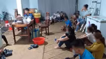 Đến quán cà phê rồi "đón đoàn" đi... đánh bạc