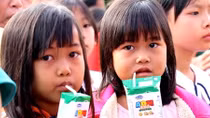 Vinamilk tiên phong mang chương trình sữa học đường đến với trẻ em