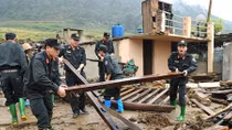 Trung đoàn CSCĐ Thủ đô giúp dân vùng lũ quét