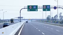 Xe ôtô cá nhân sẽ nộp 130 nghìn đồng/tháng phí đường bộ
