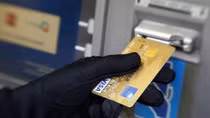 Nhóm người Trung Quốc trộm cắp thông tin trên cây ATM